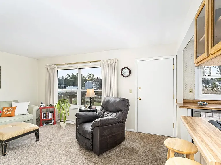 423 Kelly Cir — Photo 4