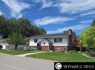211 Cypress Ave, Saratoga, WY 82331