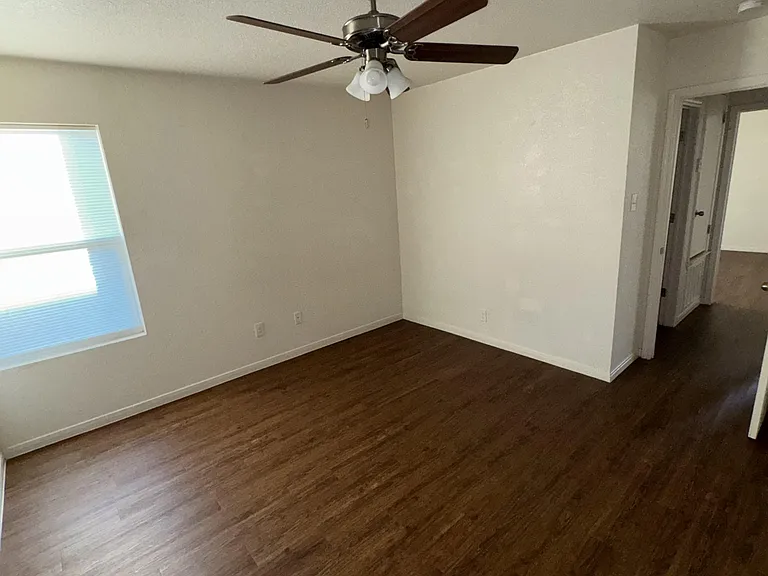 221 Gibson St #B — Photo 14