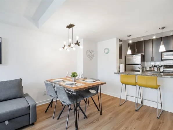 618 Abbott St #517, Vancouver, BC V6B 0C1