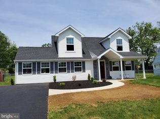 19 Peony Rd, Levittown, PA 19056