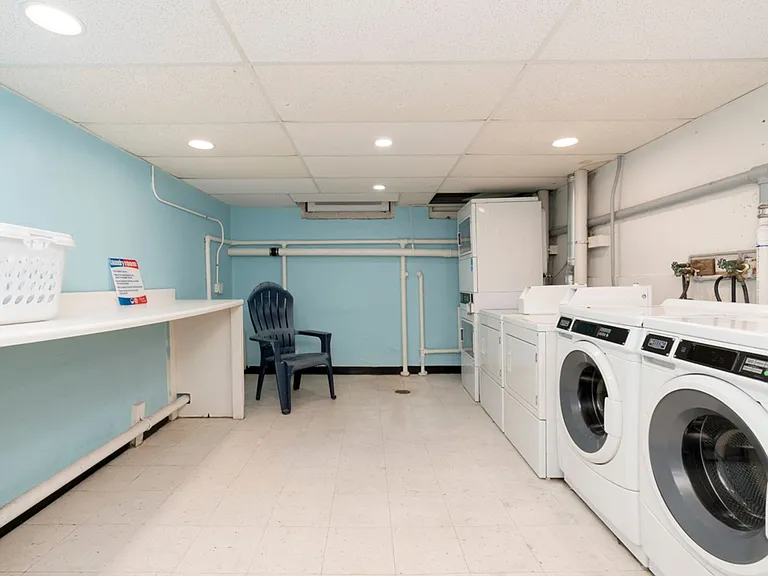 Charlesgate Apartments - Vintage Studios — Photo 16