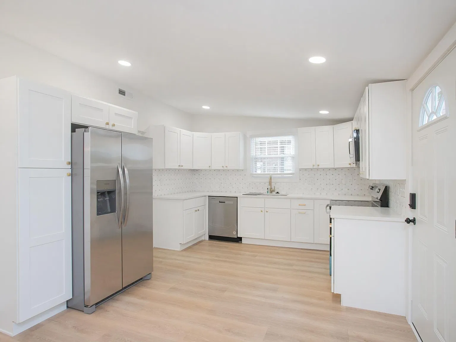 3 bed, 1389 sqft, $2,550 — Photo 3