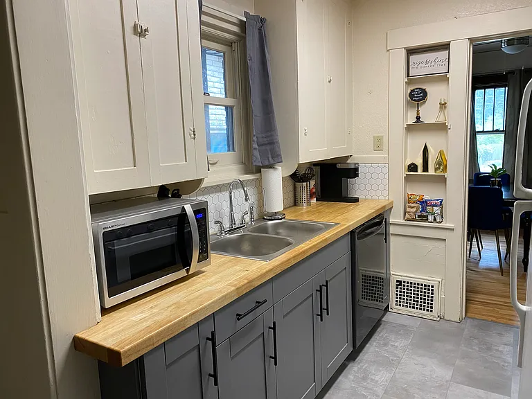 308 E 27th St #4 — Photo 3