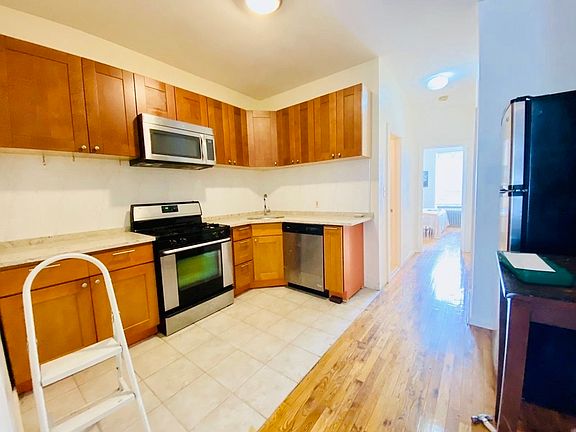 5th image of 304 Sumpter St APT 3