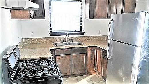 5th image of 4203 Sutro Ave APT 2