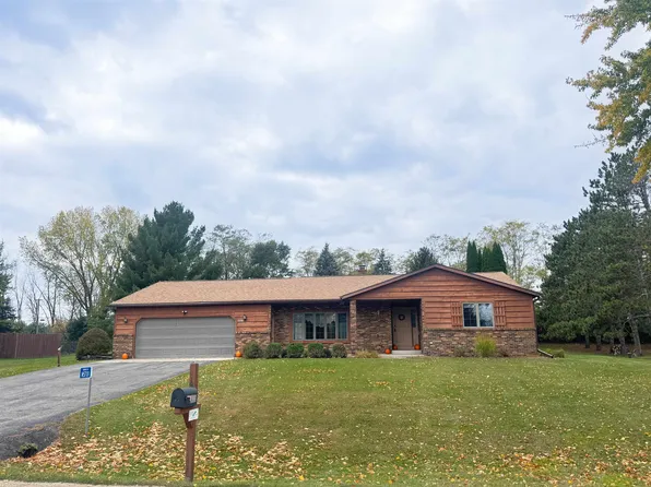 N5701 Lakeview Dr, Green Lake, WI 54941