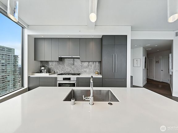 5th image of 2510 6th Ave #3502