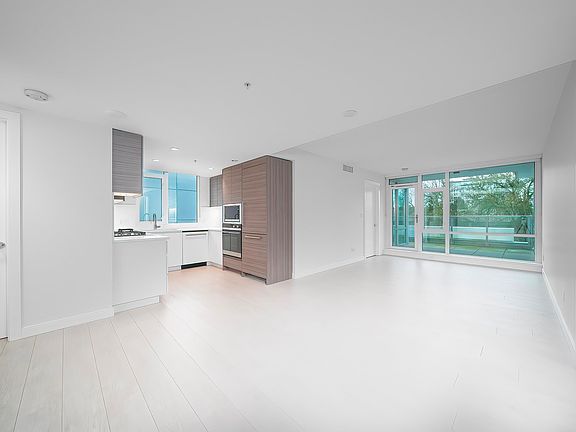 3rd image of 6833 Buswell St #512