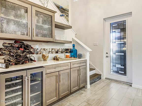 5th image of 744 Simeon Dr