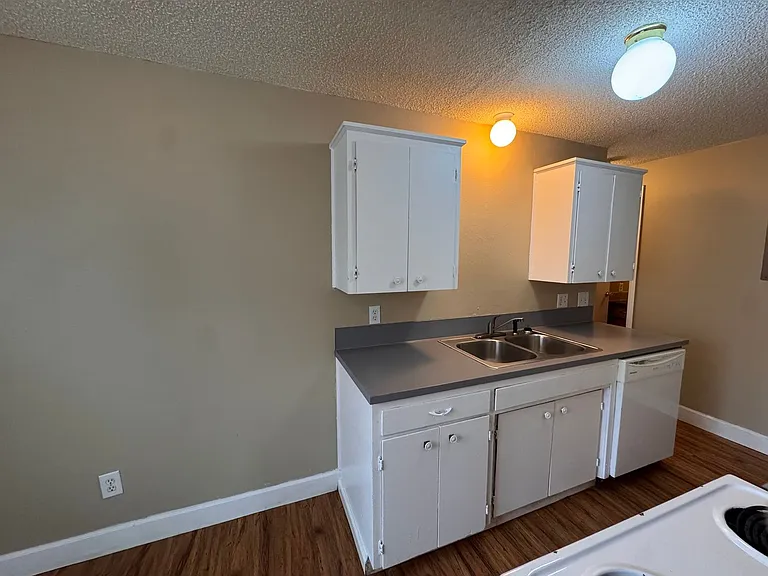 3015 E Central Apts — Photo 7