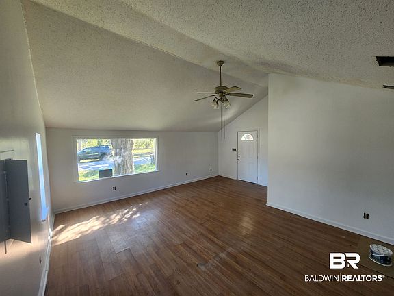5th image of 205 Clay St