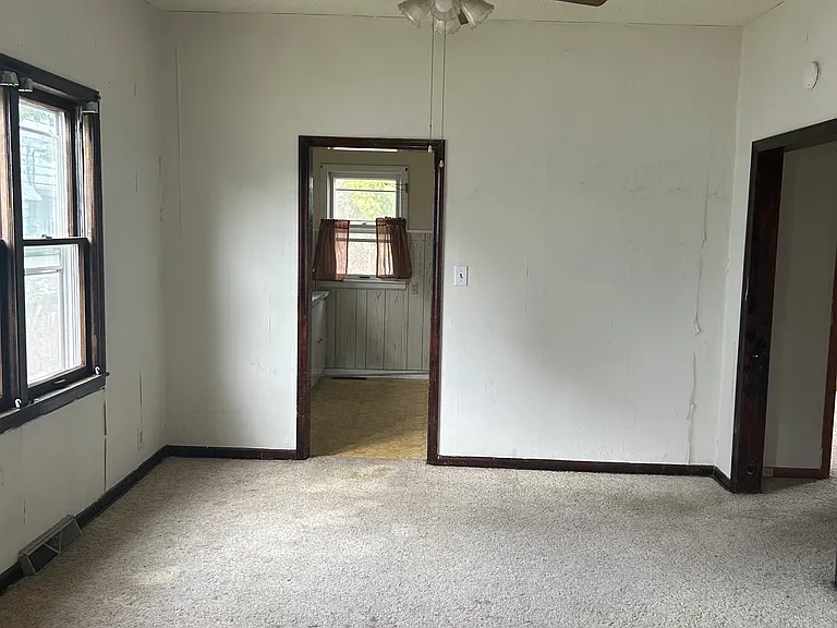 307 N Pine St — Photo 3
