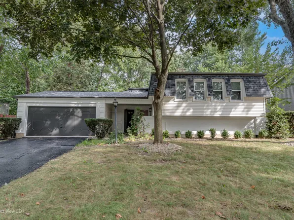308 Pacific Dr, Bolingbrook, IL 60440