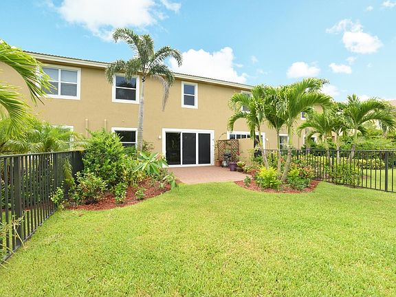 Home For Sale In Paloma