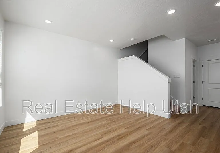 281 W 1150 N — Photo 18