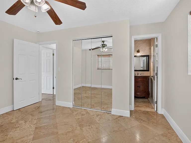 2250 NE 4th Ct — Photo 21