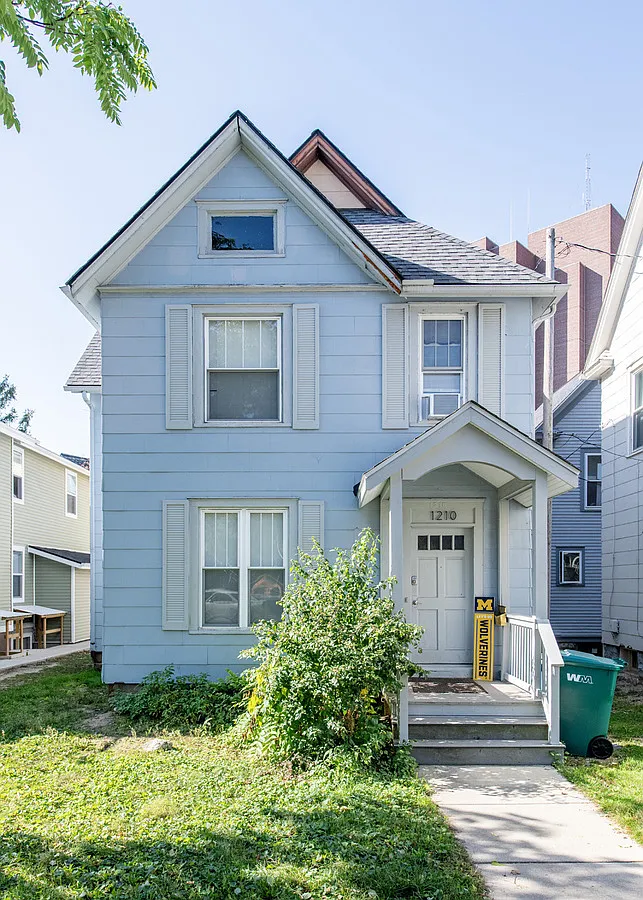1210 Washtenaw Ct Single Bedroom Shared House — Photo 1