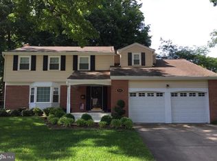 8104 Langbrook Rd, Springfield, VA 22152