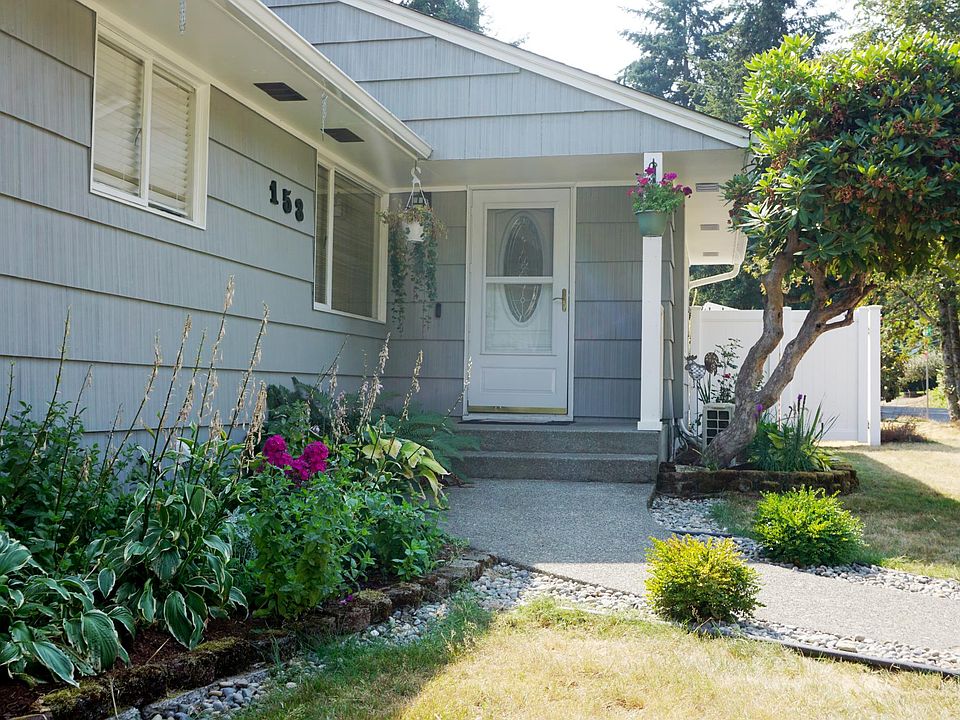 Welcome to Normandy Park. This home is located just one block from Marine View Park, and close to shopping and restaurants.