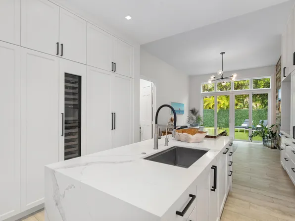 24 Grand Bay Estates Circle, Key Biscayne, FL 33149