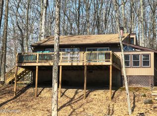 127 Buckhorn Dr, Hawley, PA 18428