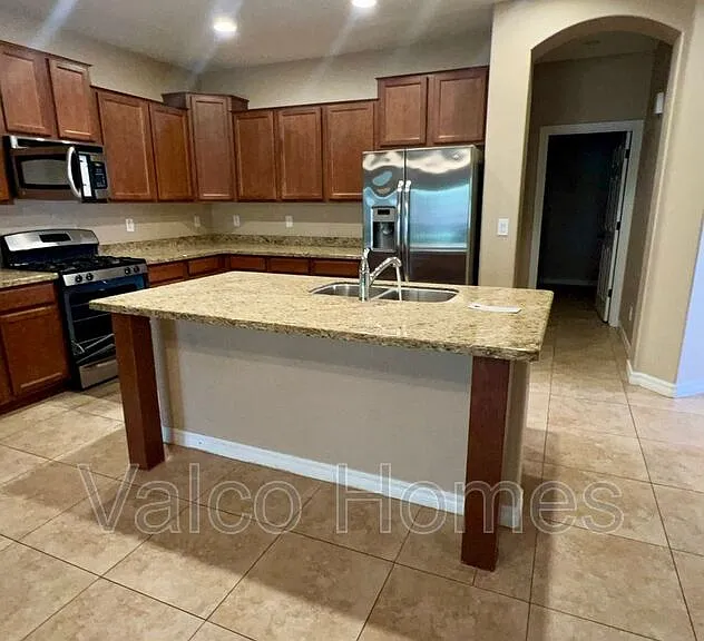 2717 E Ficus Way — Photo 3