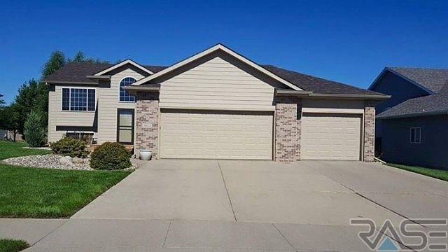 1st image of 3012 W Courtyard Ln