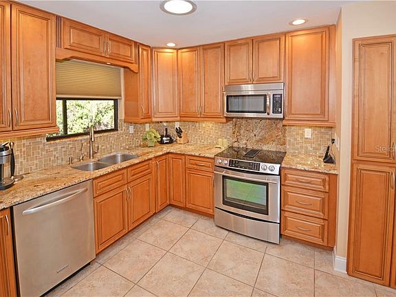 4th image of 11714 Parkview Ln