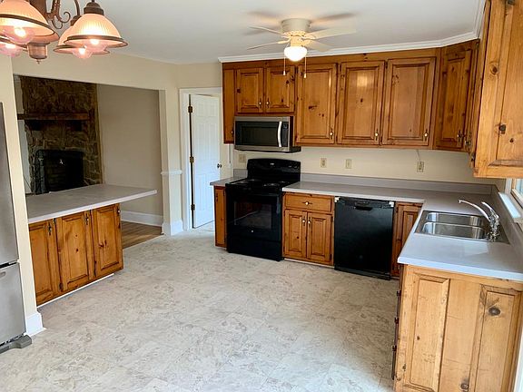 Kitchen with eating area