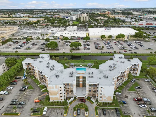 1820 W 53rd St, Hialeah, FL 33012