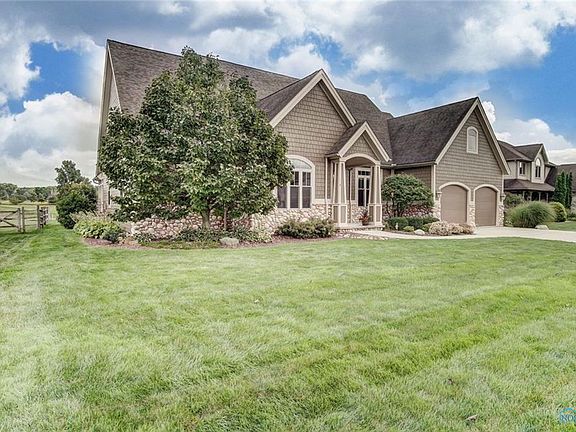 3rd image of 819 Pine Valley Dr