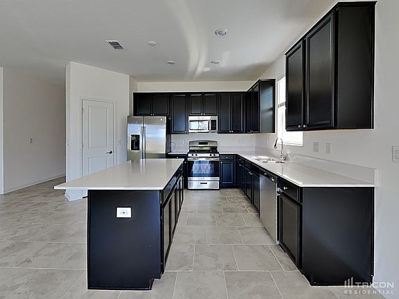 5th image of 33585 Blossom Ln