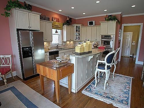 Spacious Kitchen w/golf views
