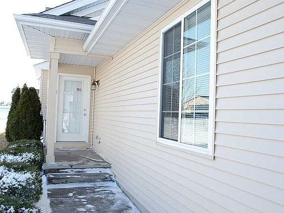 4th image of 945 W Cherry St