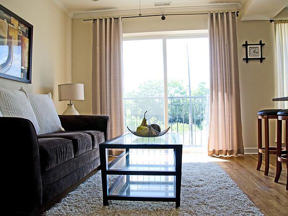 3rd image of 3729 N Milwaukee Ave #202