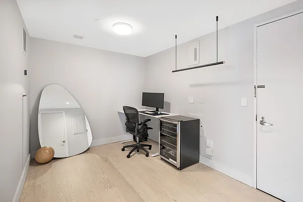 Rented by Hooli Homes New York Inc | media 7