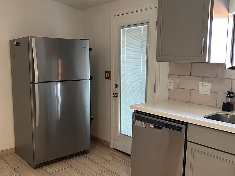 502 W 17th St — Photo 10