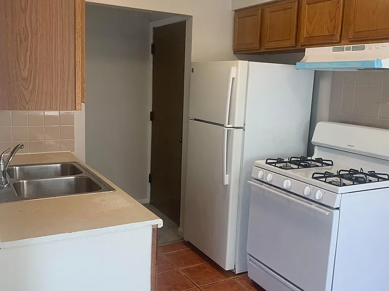 East End Apartments/Madison Apartments — Photo 16