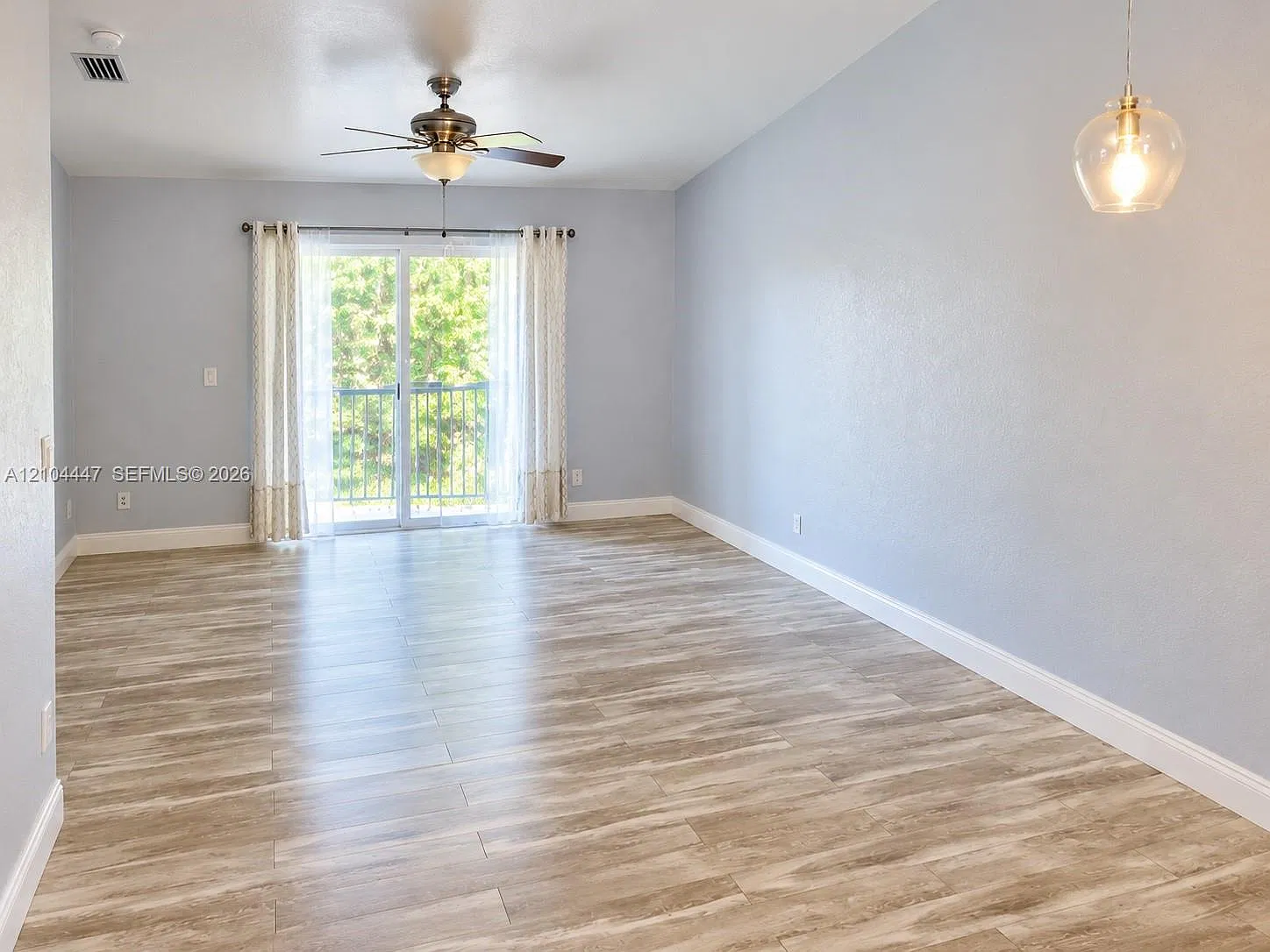 Gardens Of Sunrise Condo — Photo 4