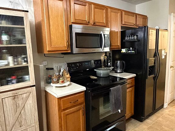 2nd image of 667 Lakes Cir
