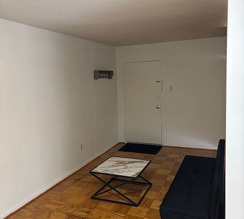 4th image of 1115 N Randolph St