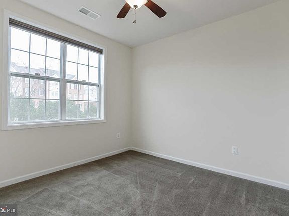 3rd image of 43173 Loudoun Reserve Dr
