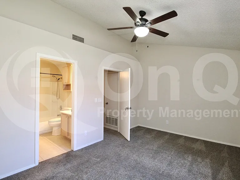 1961 N Hartford St #1049 — Photo 8