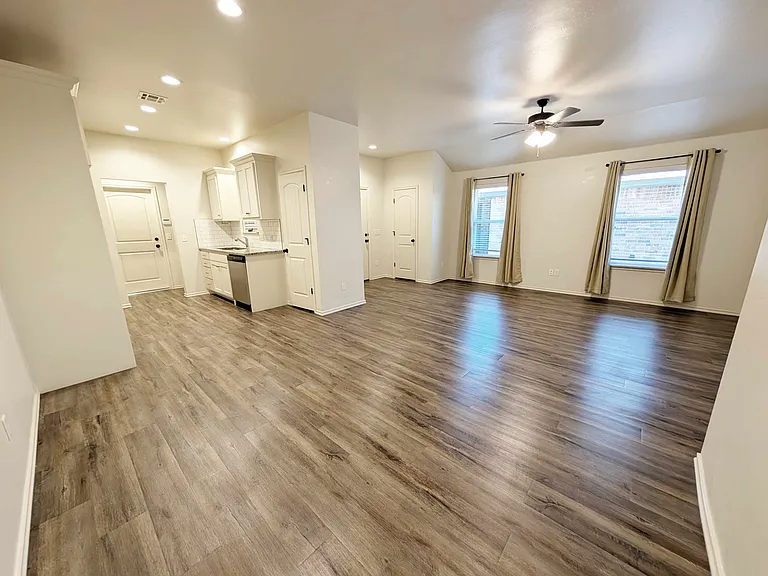425 Chalk Hill Ct — Photo 5