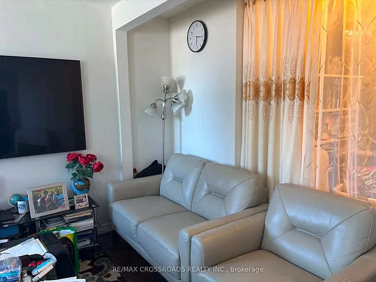 62 Sanders Blvd — Photo 2