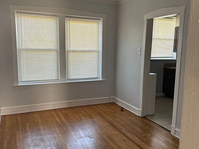 SPACIOUS 2 BEDROOM APARTMENTS AVAILABLE — Photo 69