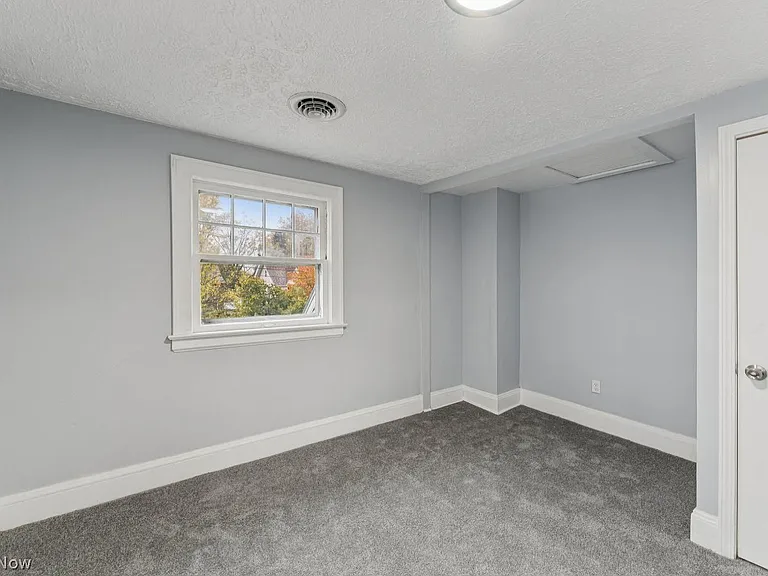1387 Dietz Ave — Photo 24