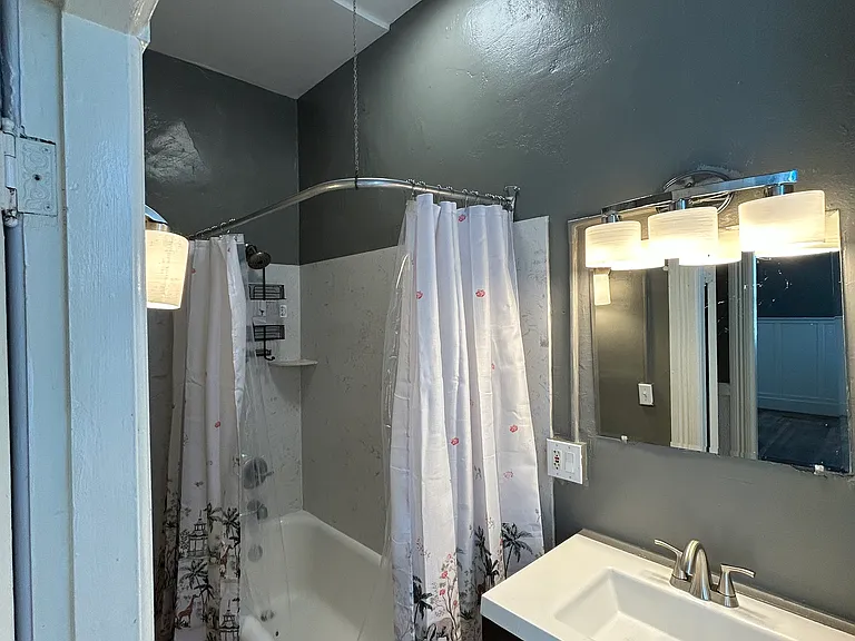 326 Capitol St #A — Photo 9