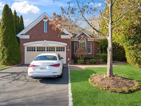 23 Hathaway Lane, Manhasset, NY 11030